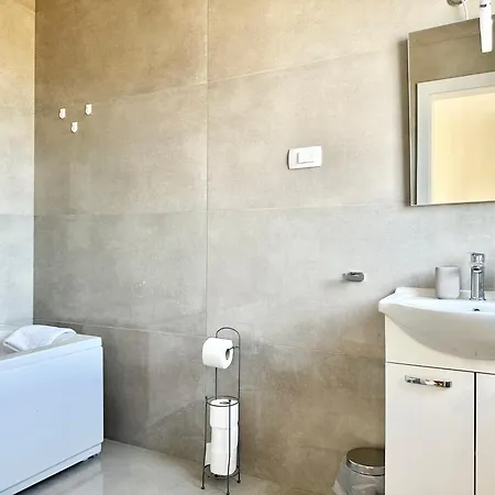 Vila Lakat Kremenje