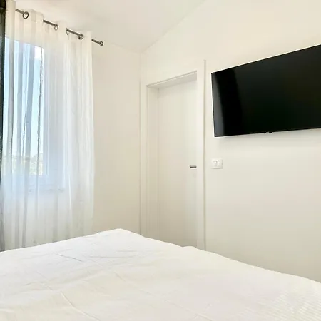 Lakat Vila Kremenje