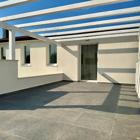 Vila Lakat *