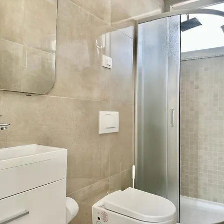 Lakat Villa Kremenje